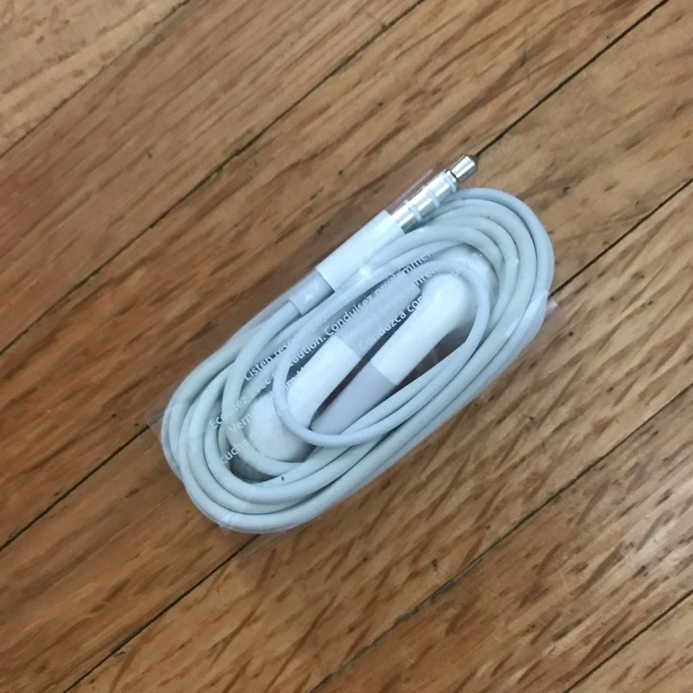 Apple Headphones with 3.5 mm Headphone plug